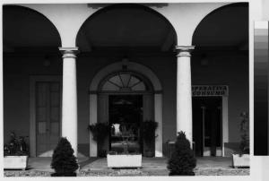 Besate - palazzo Visconti - cortile interno - portico - colonne