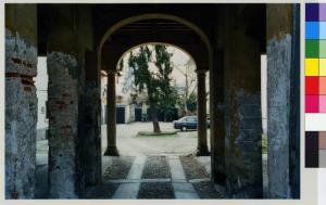 Boffalora sopra Ticino - abitazione - cortile interno con porticato - pilastri e colonne