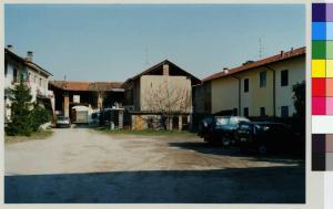 Boffalora sopra Ticino - via Repubblica - corte interna - abitaioni - automobili