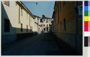 Boffalora sopra Ticino - via Paolo VI - abitazioni - palazzo Calderari - portico di ingreso