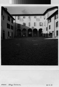 Dairago - palazzo Camaone - cortile interno - portico
