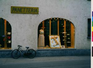 Busto Garolfo - panetteria "Il Forno" - vetrina - bicicletta