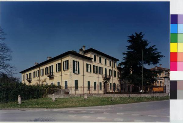 Carnate - villa Banfi - piazza Banfi