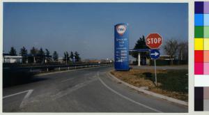 Carate Brianza - svincolo di accesso alla superstrada Milano-Lecco - stazione di servizio FINA - segnaletica