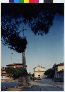 Carnate - piazza - chiesa - colonna con croce
