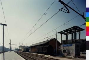 Carnate - stazione ferroviaria - banchina d'attesa - magazzini per le merci