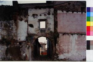 Carnate - portale del vicolo verso via Marconi - edificio a corte nei pressi di villa Banfi