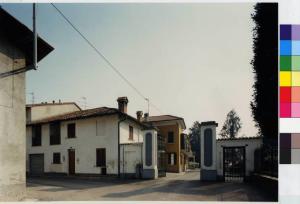 Carnate - piazza Calchi Novati - aggregato rurale di Passirano