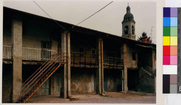 Lentate sul Seveso - frazione di Camnago - centro storico - casa - corte interna - campanile