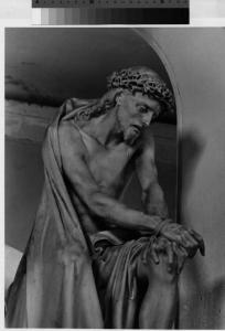 Usmate Velate - cimitero - oratorio San Felice - cappella casati - interno - particolare  statua di Cristo - opera di Vincenzo Vela