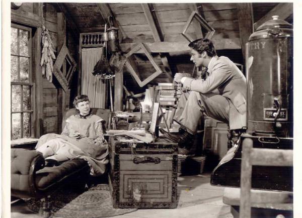 Scena del film "Piccole donne" - regia di Mervyn LeRoy - 1949 - attori June Allyson e Peter Lawford