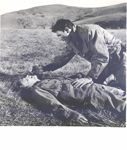 Scena del film "Prima linea" - regia Robert Aldrich - 1956