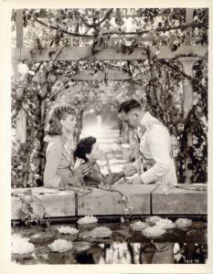 Scena del film "Anna Karenina" - regia Clarence Brown - 1935 - attori Greta Garbo, Fredric March e Freddie Bartholomew