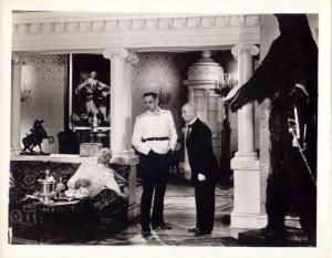 Scena del film "Anna Karenina" - regia Clarence Brown - 1935 - attori Fredric March, Reginald Denny e Sidney Bracey