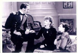 Scena del film "Anna Karenina" - regia Clarence Brown - 1935 - attori Greta Garbo, Freddie Bartholomew e Basil Rathbone