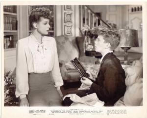 Scena del film "Tomorrow, the World !" - regia di Leslie Fenton - 1944 - attori Betty Field e Skip Homeier