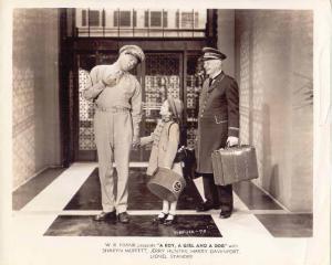 Scena del film "A Boy, a Girl and a Dog" - regia di Herbert Kline - 1946 - attori Lionel Stander e Sharyn Moffett