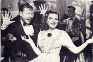 Scena del film "Parole e Musica" - regia di Norman Taurog - 1948 - attori Mickey Rooney e Judy Garland