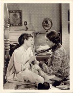 Scena del film "Piccole donne" - regia di Mervyn LeRoy - 1949 - attori June Allyson e Mary Astor
