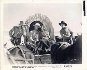 Scena del film "The Thundering Herd" - regia Henry Hathaway - 1933 - attori Randolph Scott, Judith Allen, Raymond Hatton e Harry Carey