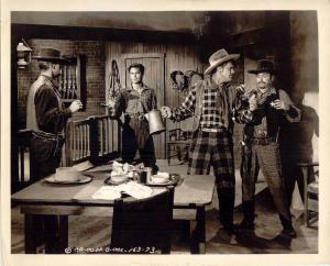 Scena del film "The Desperadoes" - regia Charles Vidor - 1943 - attori Randolph Scott e Glenn Ford