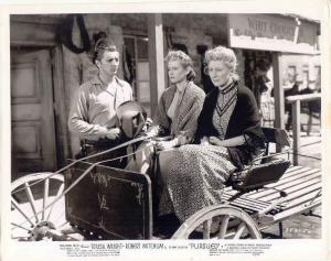 Scena del film "Notte senza fine" - regia Raoul Walsh - 1947 - attori Teresa Wright, Robert Mitchum e Judith Anderson