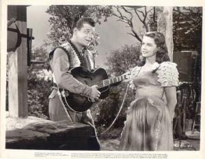 Scena del film "Speroni e calze di seta" - regia David Butler - 1948 - attori Jack Carson e Dorothy Malone