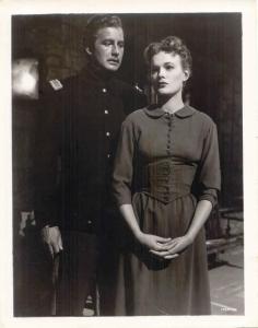 Scena del film "L'imboscata" - regia Sam Wood - 1949 - attori Jean Hagen e Don Taylor