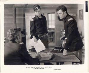Scena del film "Due bandiere all'ovest " (Two Flags West) - regia Robert Wise - 1950 - attori Cornel Wilde, Joseph Cotten e Jeff Chandler