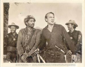 Scena del film "Tamburi lontani" (Distant Drums) - regia Raoul Walsh - 1951 - attori Gary Cooper e Arthur Hunnicutt