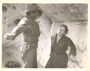 Scena del film "Donne verso l'ignoto" - regia William A. Wellman - 1951- attori Robert Taylor e Denise Darcel