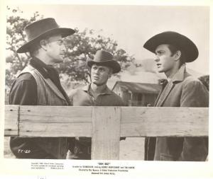 Scena del film "Mani in alto" - regia Ray Nazarro - 1953 - attore Tab Hunter