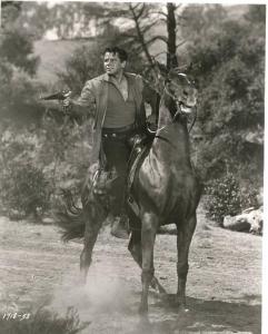 Scena del film "Il traditore di Forte Alamo" - regia Budd Boetticher - 1953 - attore Glenn Ford