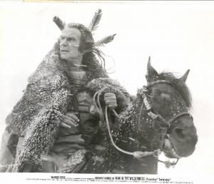 Scena del film "Uomo bianco và col tuo Dio" - regia Richard C. Sarafian - 1971 - attore Henry Wilcoxon
