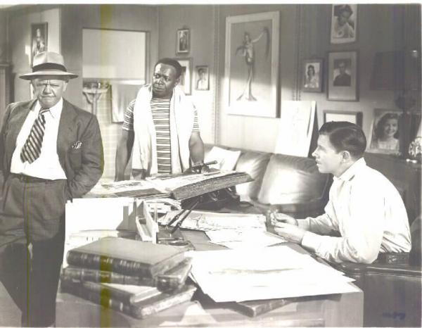 Scena del film "Ritmi di Broadway" (Broadway Rhythm) - regia Roy Del Ruth - 1944 - attore Eddie 'Rochester' Anderson