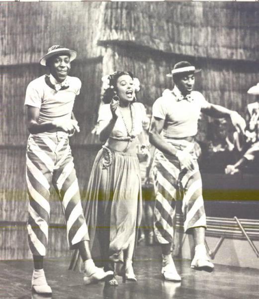 Scena del film "Ritmi di Broadway" (Broadway Rhythm) - regia Roy Del Ruth - 1944 - attori Broadway Rhythm, attori: Lena Horne, Archie Savage e John Thomas