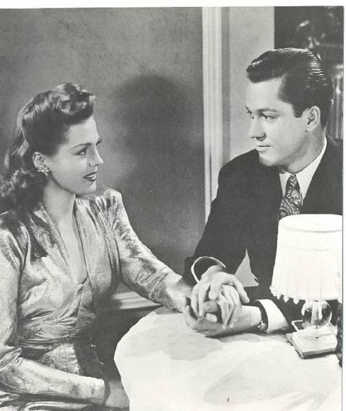 Scena del film "Babes on Swing Street" - regia Edward C. Lilley - 1944 - attori Anne Gwynne e Kirby Grant