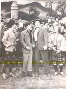 Scena del film "Brigadoon" - regia Vincente Minnelli - 1954 - attori Gene Kelly e Van Johnson