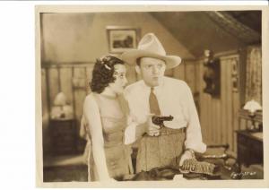 Scena del film "La trovatella" - regia John Ford - 1931 - attori Sally O'Neil e Frank Albertson