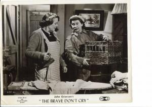 Scena del film "The Brave Don't Cry" - regia Philip Leacock - 1952