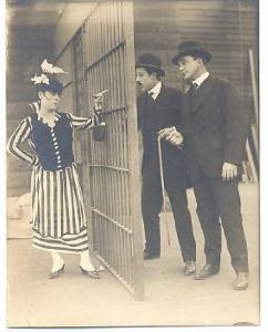 Scena del film "Bill Gives a Smoker" - regia Edward Dillon - 1915 - attori Fay Tincher e Chester Withey