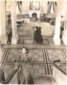 Scena del film "Fiori nella polvere" - regia Mervyn Le Roy - 1941 - attori Greer Garson, Walter Pidgeon e Marsha Hunt