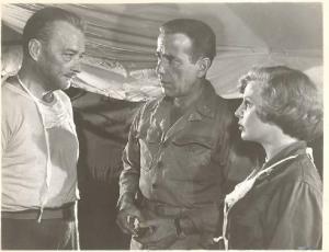 Scena del film "Essi vivranno !" - regia Richard Brooks - 1953 - attori Humphrey Bogart e June Allyson