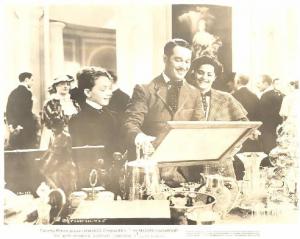 Scena del film "L'amato vagabondo" - regia Curtis (Kurt) Bernhardt - 1936 - attore Maurice Chevalier