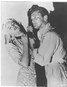 Scena del film "L'asso nella manica" - regia Billy Wilder - 1951 - attori Kirk Douglas e Jan Sterling