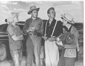 Scena del film "L'asso nella manica" - regia Billy Wilder - 1951 - attori Kirk Douglas, Jan Sterling e Ray Teal