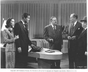 Scena del film "Il tempo si è fermato" - regia John Farrow - 1948 - attori Ray Milland, Maureen O'Sullivan, Charles Laughton