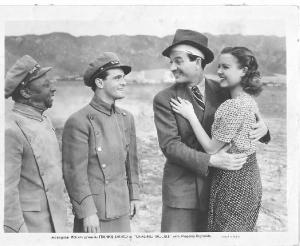 Scena del film "Il guanto verde" - regia Howard Bretherton - 1940 - attori Mantan Moreland, Frankie Darro e Marjorie Reynolds