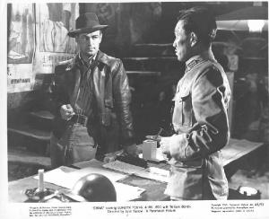Scena del film "Cina" - regia John Farrow - 1943 - attore Alan Ladd