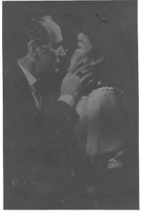 Scena del film "Gli occhi che non sorrisero" - regia William Wyler - 1952 - attori Laurence Olivier e Jennifer Jones